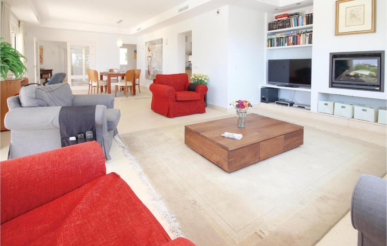 Ferienhaus 4 Bedroom Awesome In Marbella