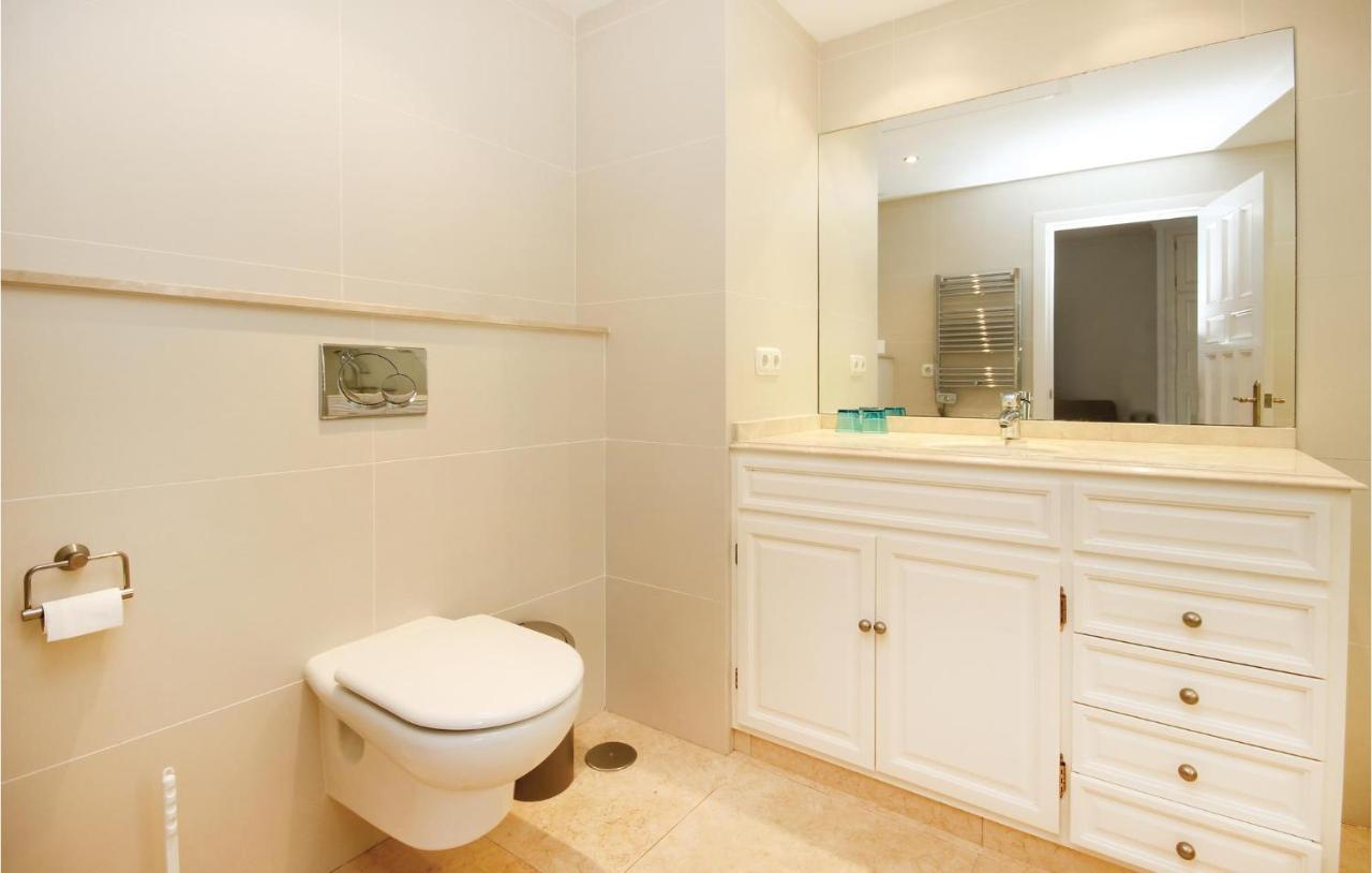 4 Bedroom Awesome In *