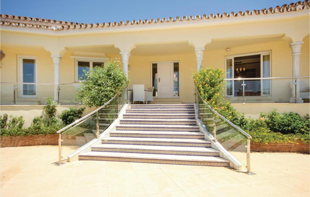 4 Bedroom Awesome In Ferienhaus Marbella