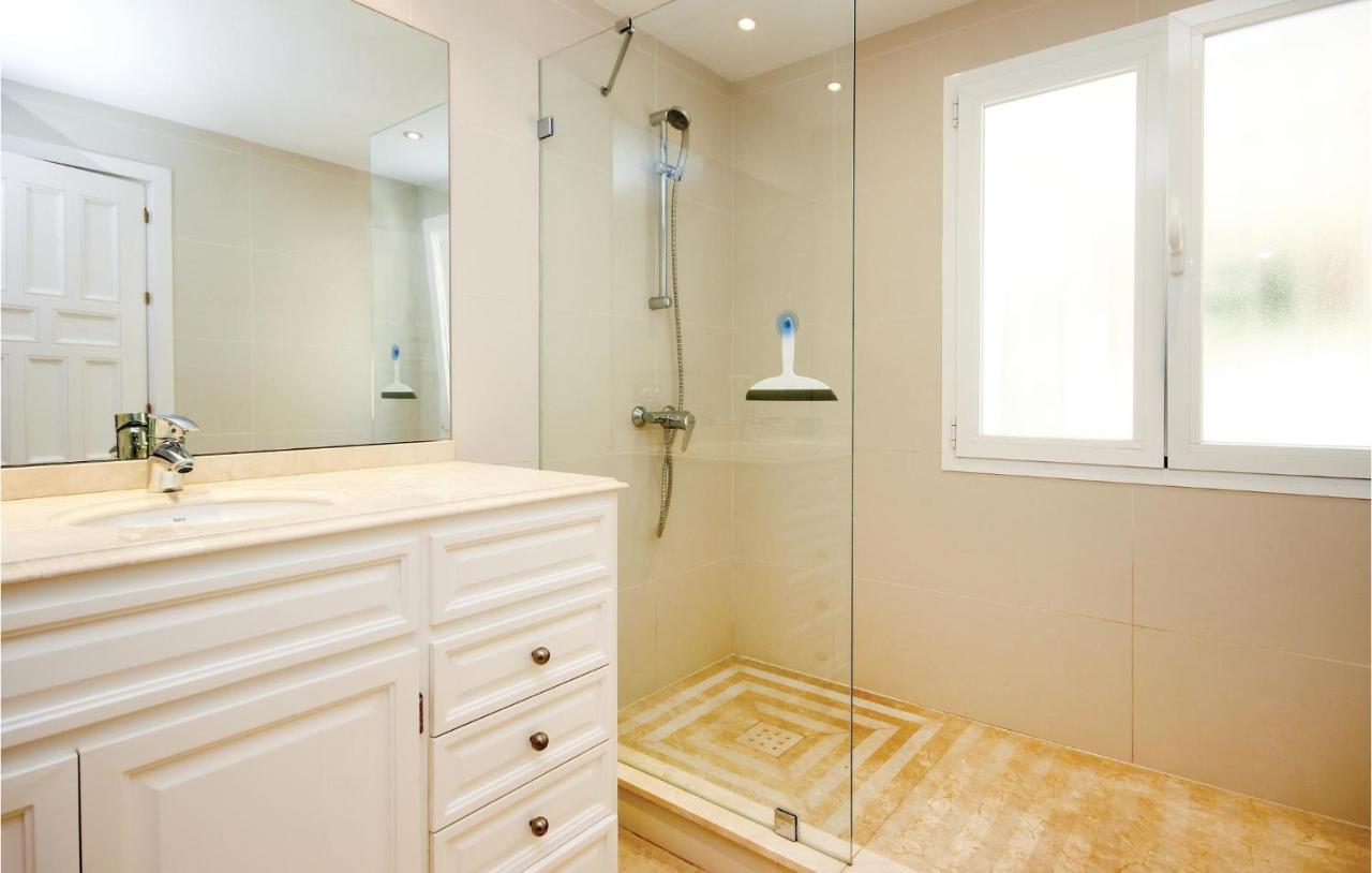 4 Bedroom Awesome In Ferienhaus *