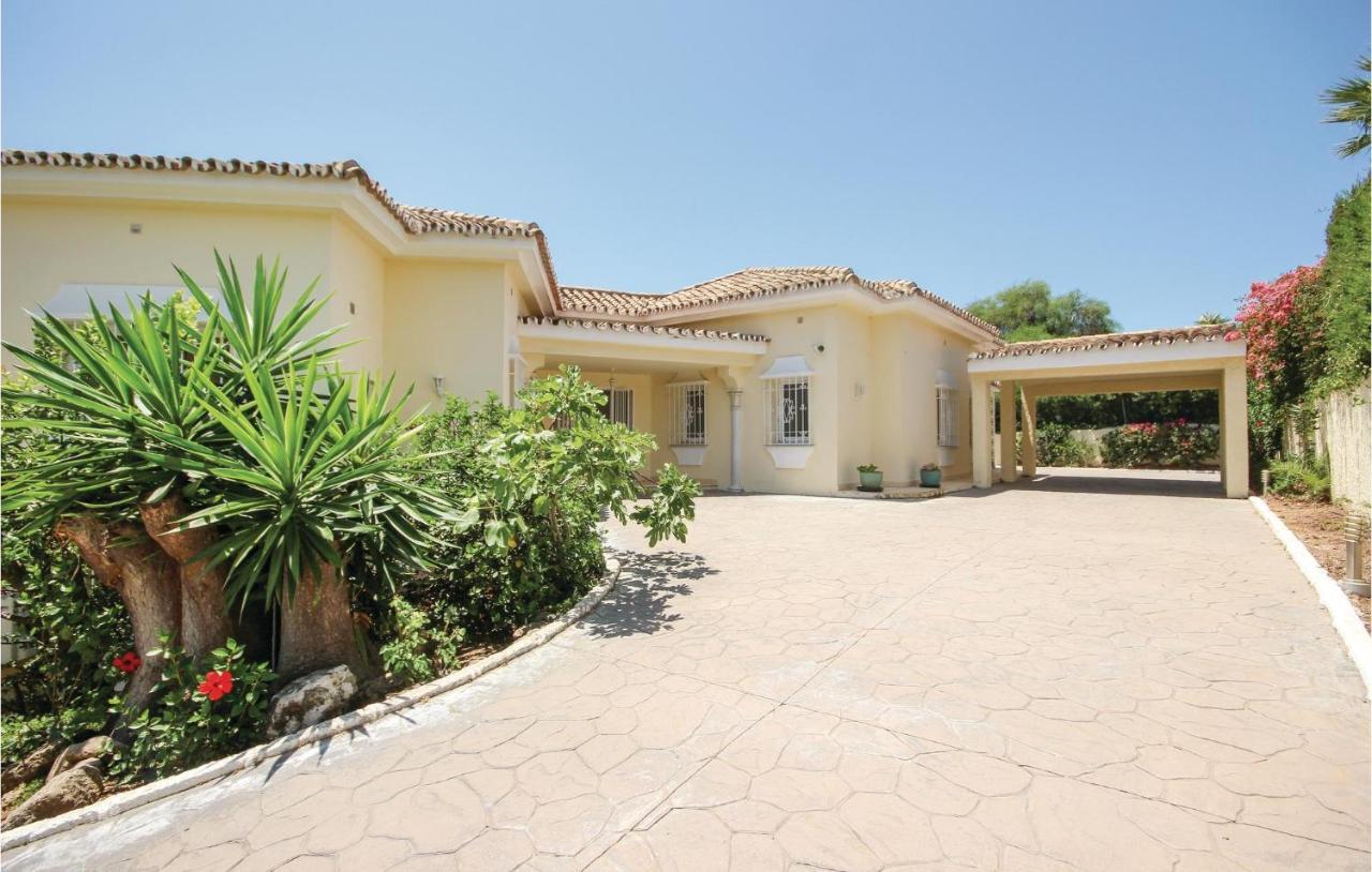 4 Bedroom Awesome In Ferienhaus Marbella
