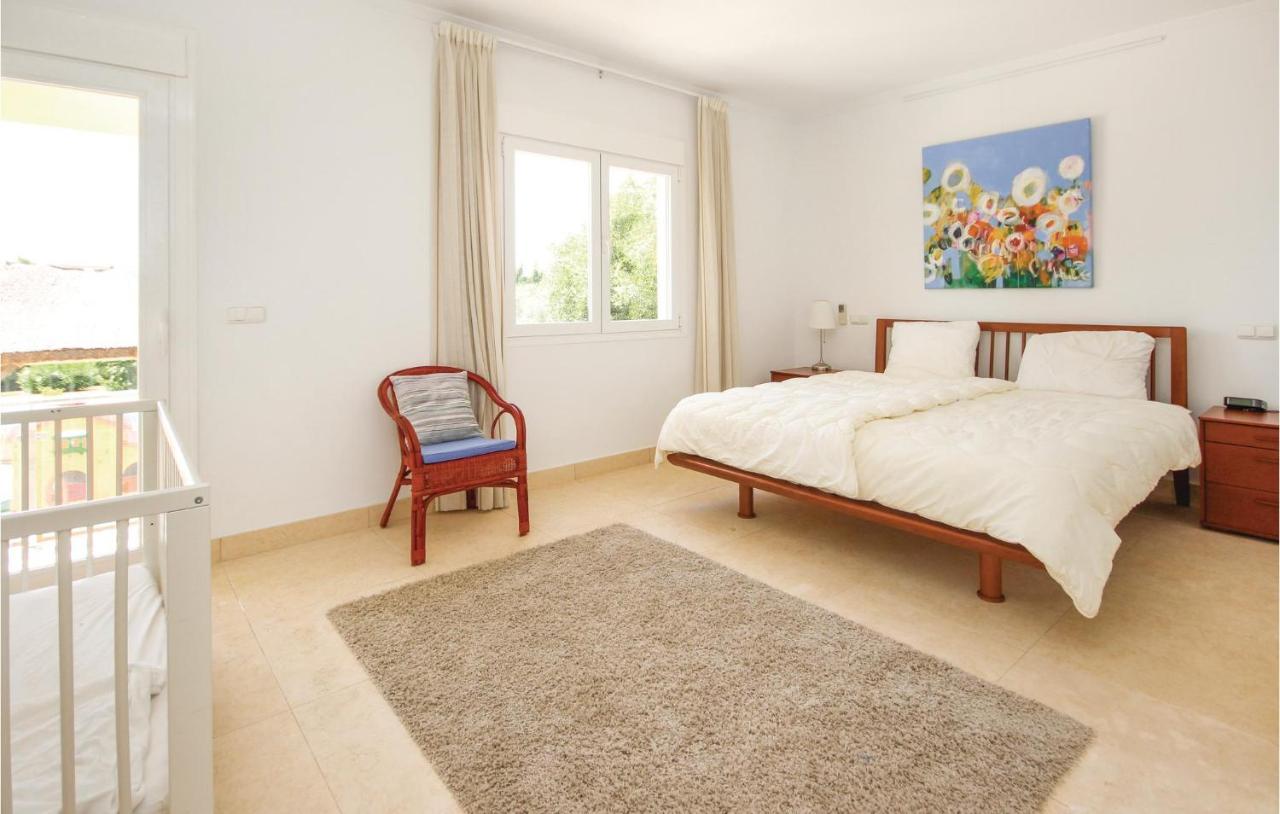 4 Bedroom Awesome In