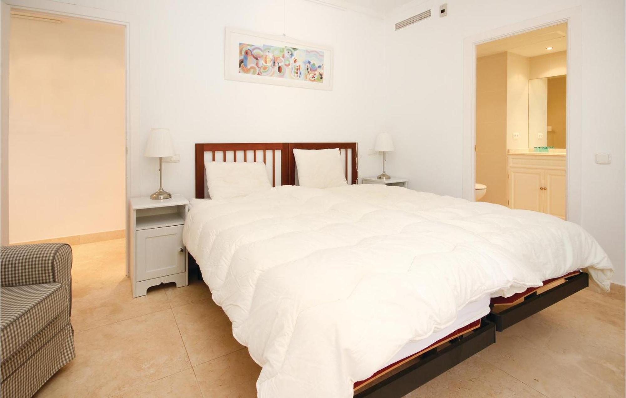 4 Bedroom Awesome In Ferienhaus Marbella