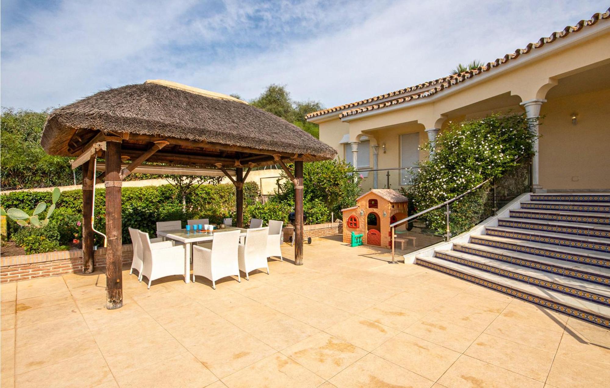 Ferienhaus 4 Bedroom Awesome In Marbella